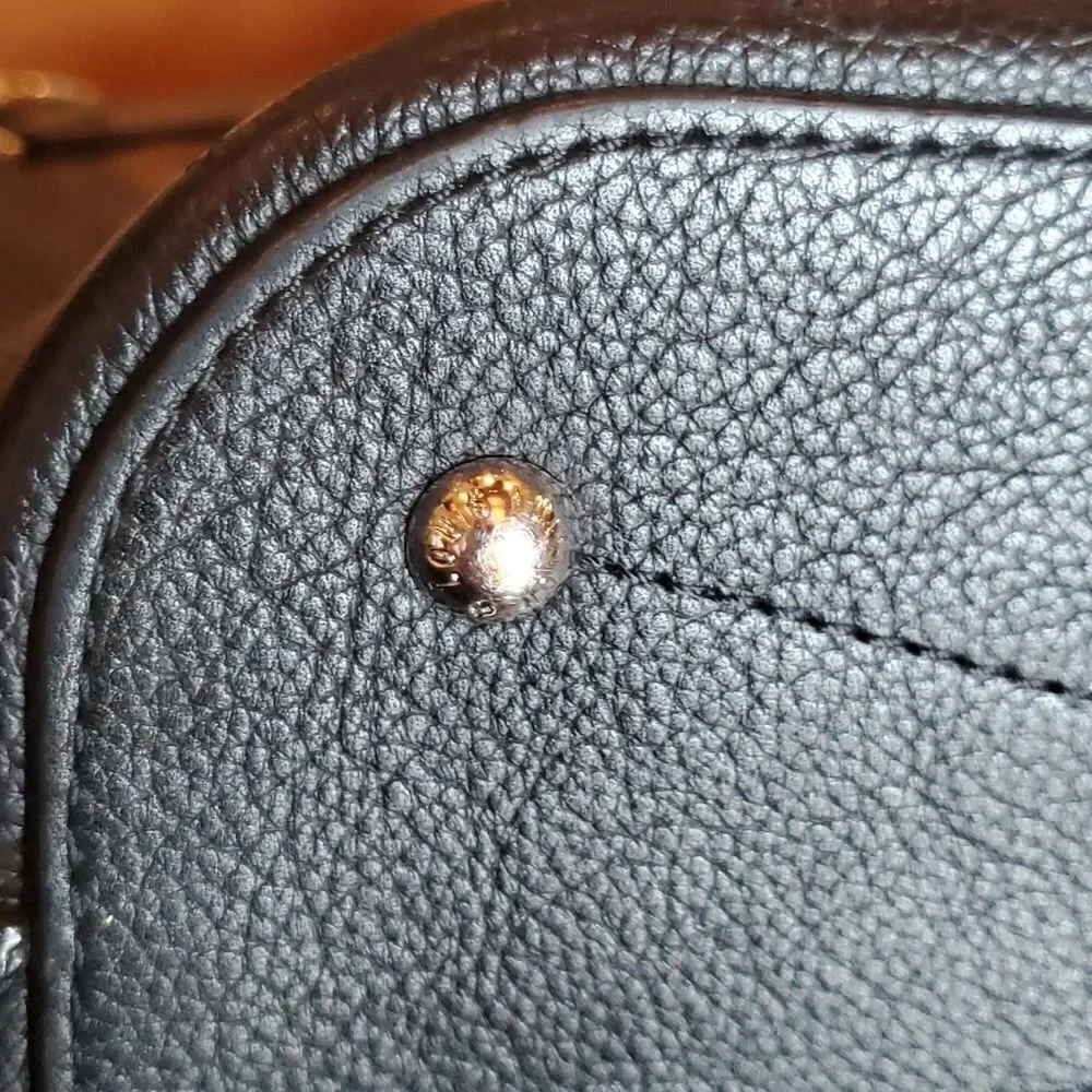 Louis Vuitton GIROLATA MAHINA NOIR Bag, Excellent Condition!NWT. Microchipped!